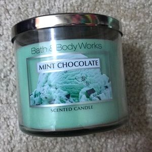 Bath and body works mint chocolate 3 wick candle